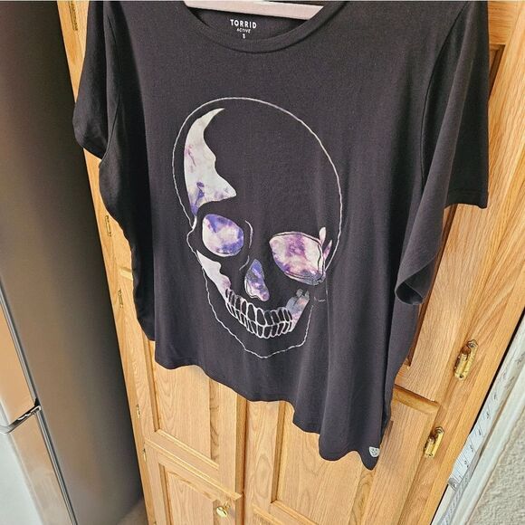 TORRID PLUS SIZE PERFORMANCE Cotton Short SleeveβSKULL Active Tee. - Picture 8 of 15